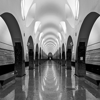 Illustration for article titled Russian Underground Stations Look Even More Stunning In Black and White